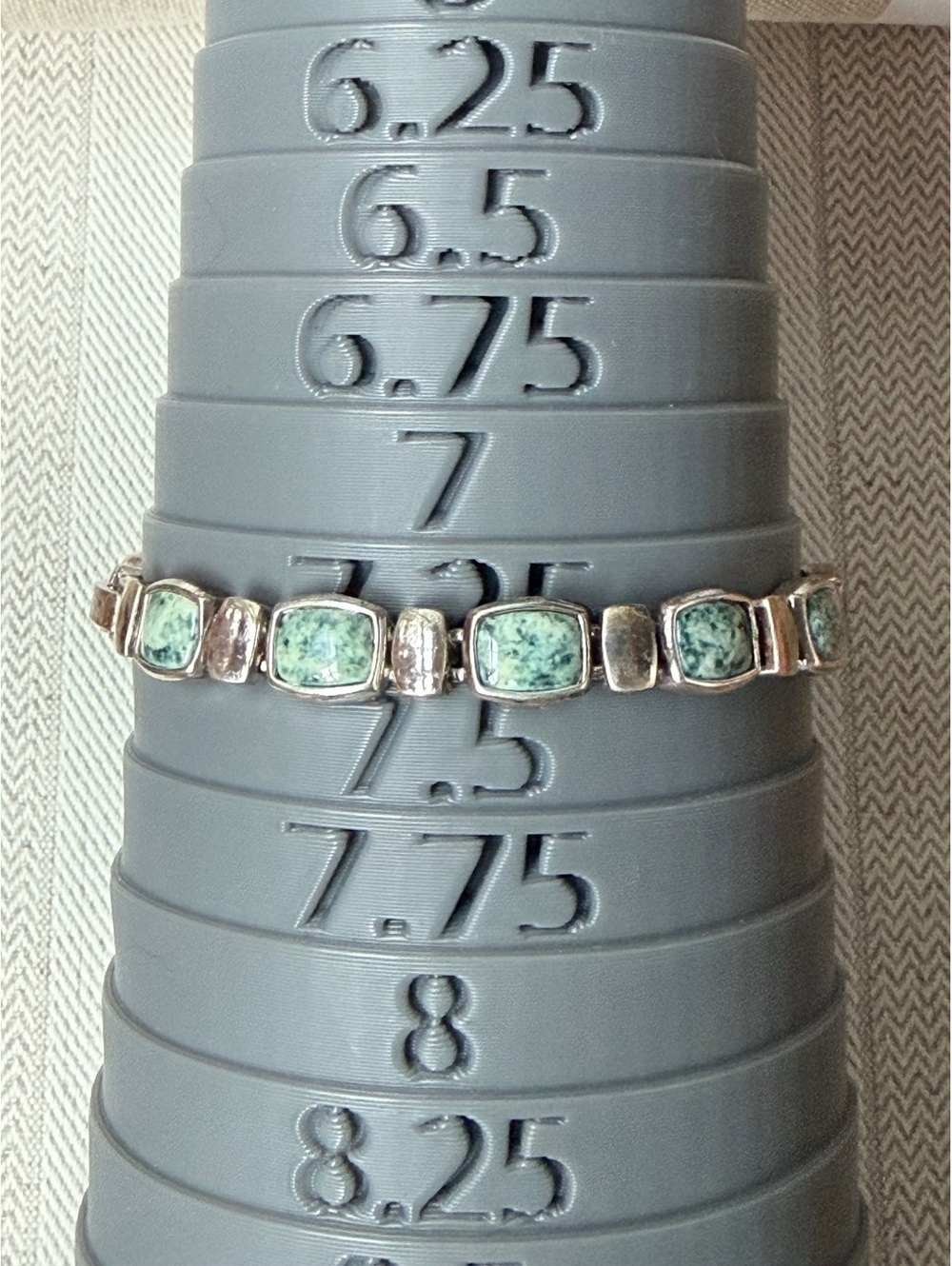 Vintage Liz Claiborne Green Cabochon Link Bracelet Signed - Picture 6 of 7